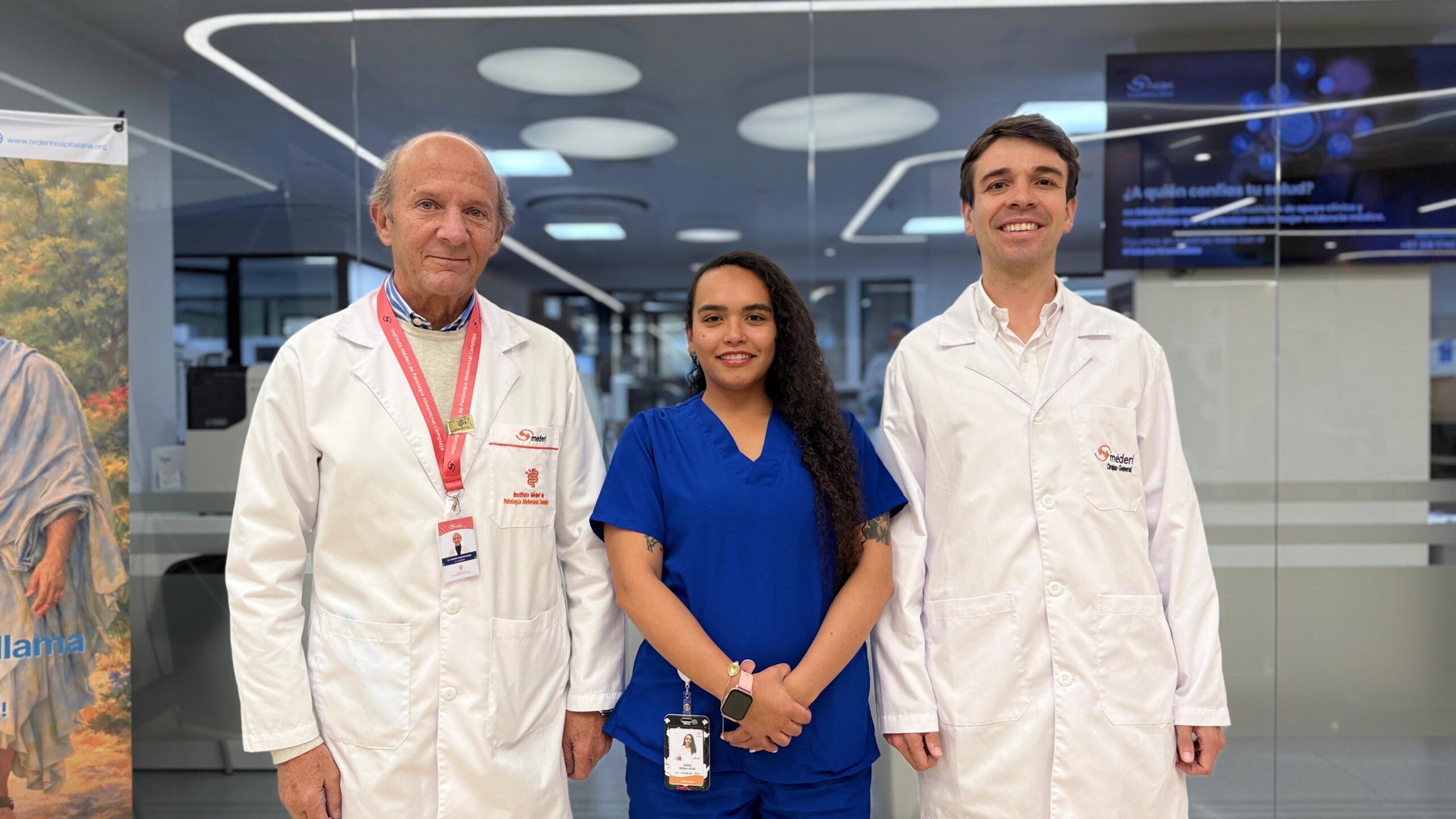 Equipo médico y administrativo del Instituto Méderi de Patología Abdominal Compleja, incluyendo especialistas y la gestora administrativa